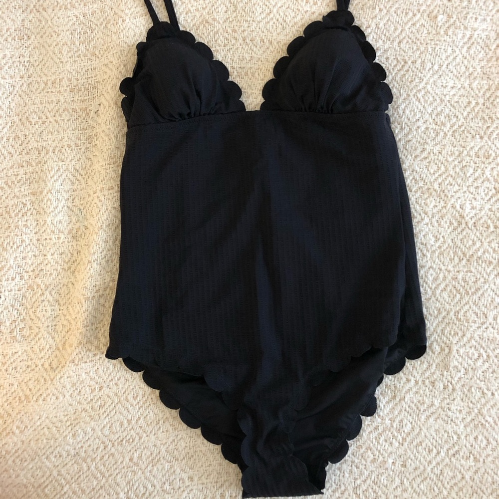 NWOT Sézane Scalloped Swimsuit